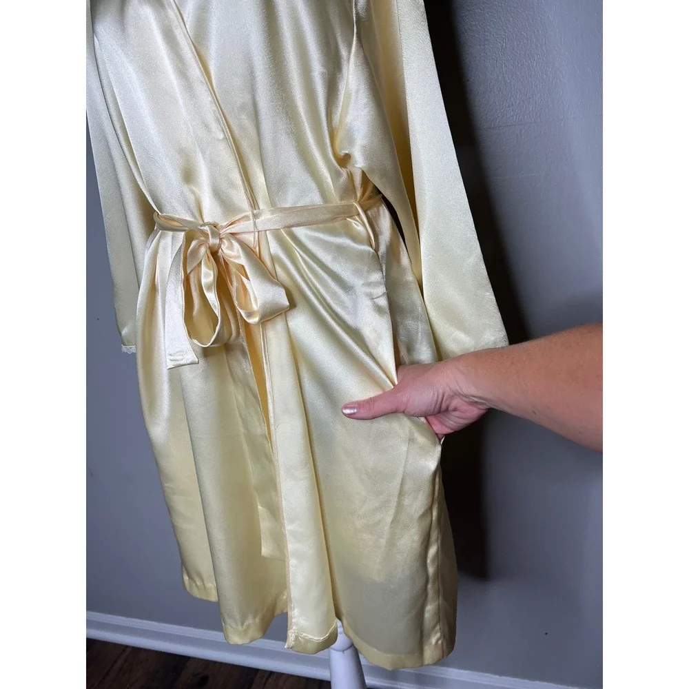 Oscar de la Renta Pink Label Butter Yellow Satin Lace Trim Wrap Robe Women's M